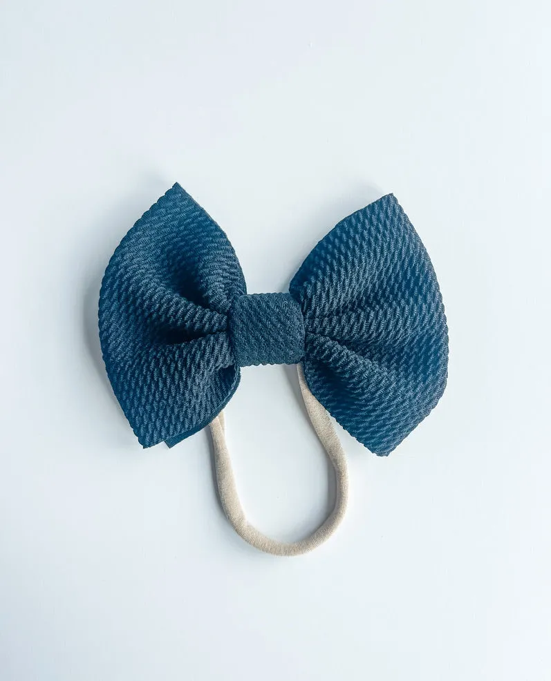 black "chandler" medium bow on nylon