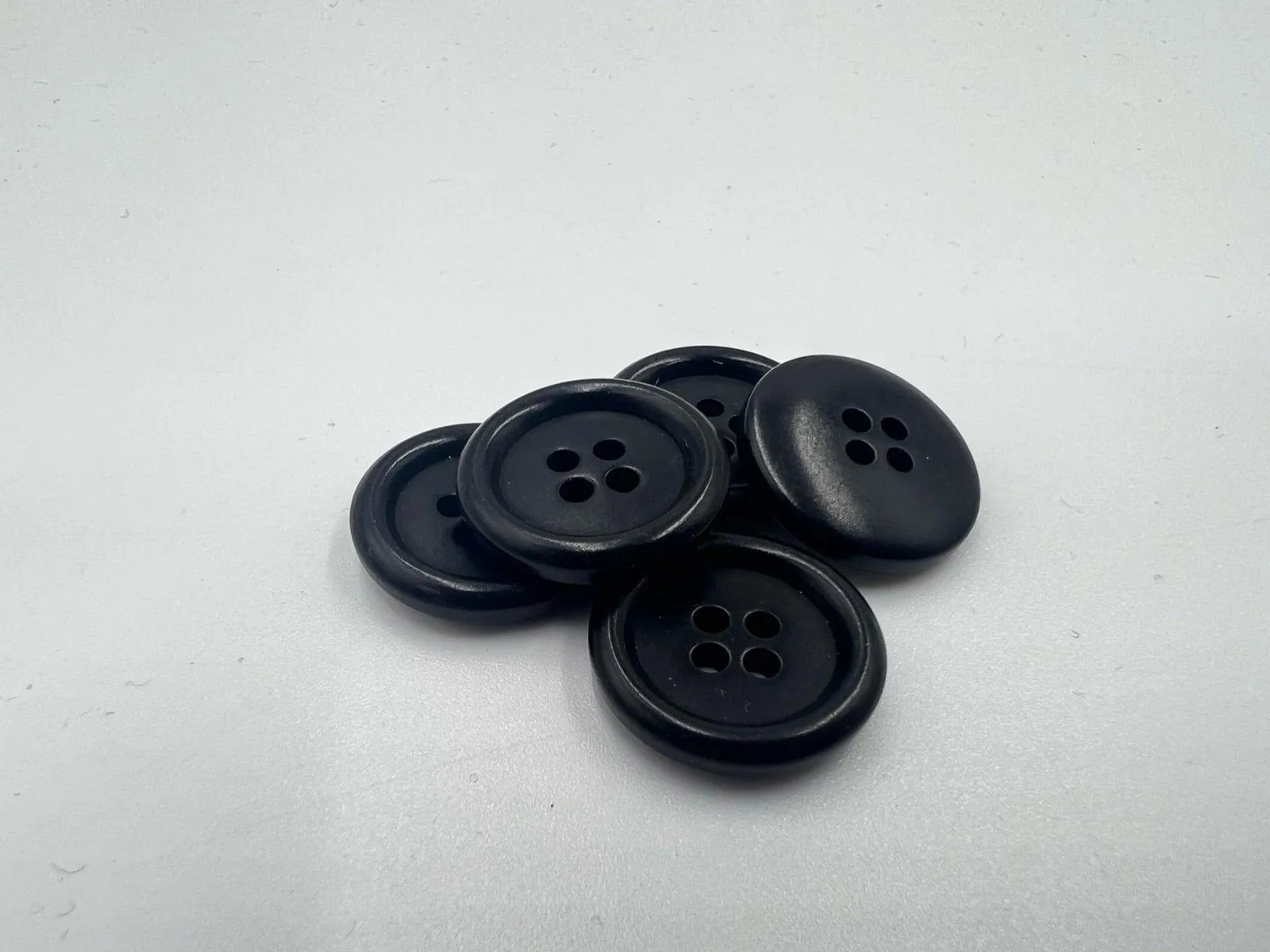 BOUTON POLYESTER 15MM NOIR