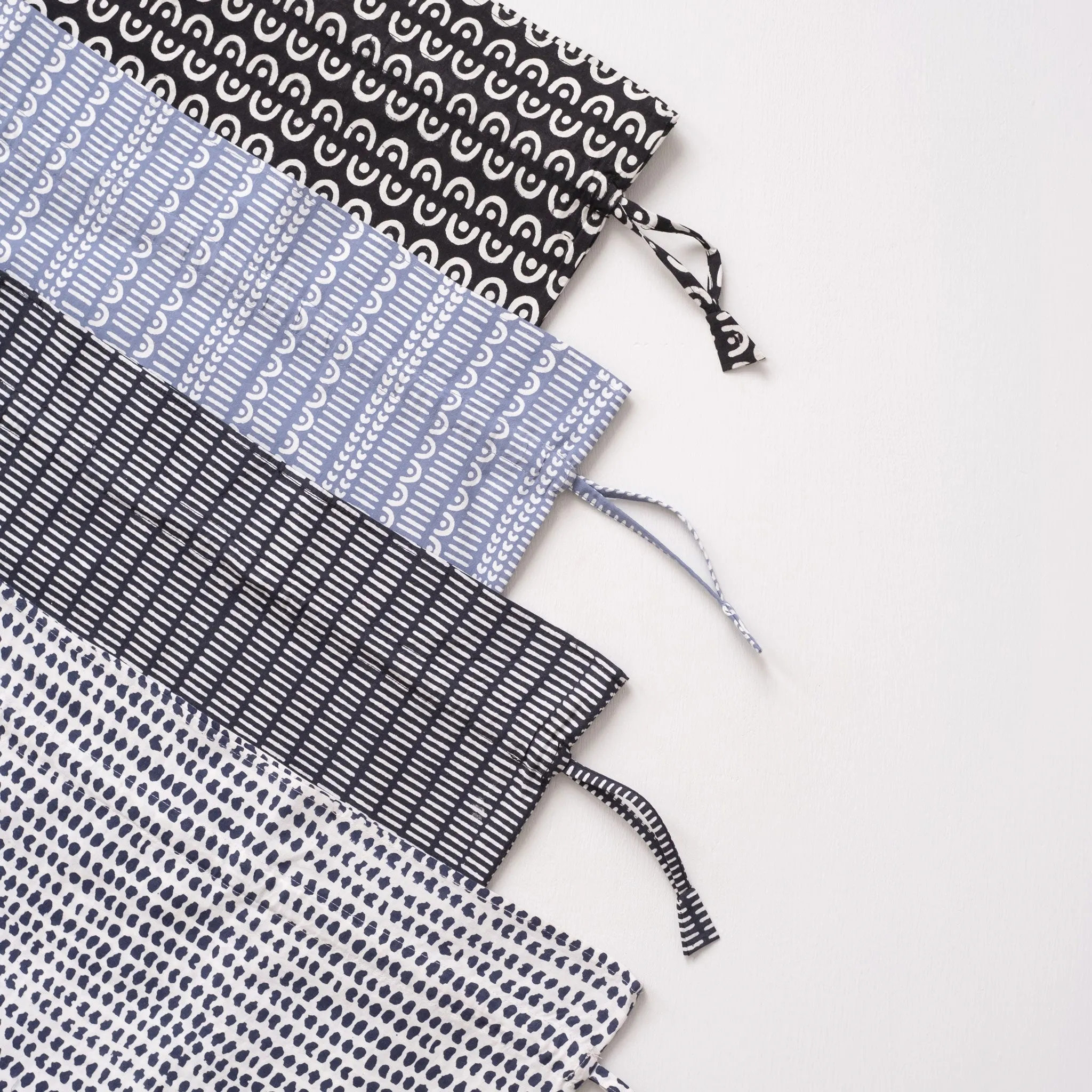 Lua Black and White Travel Laundry Bag