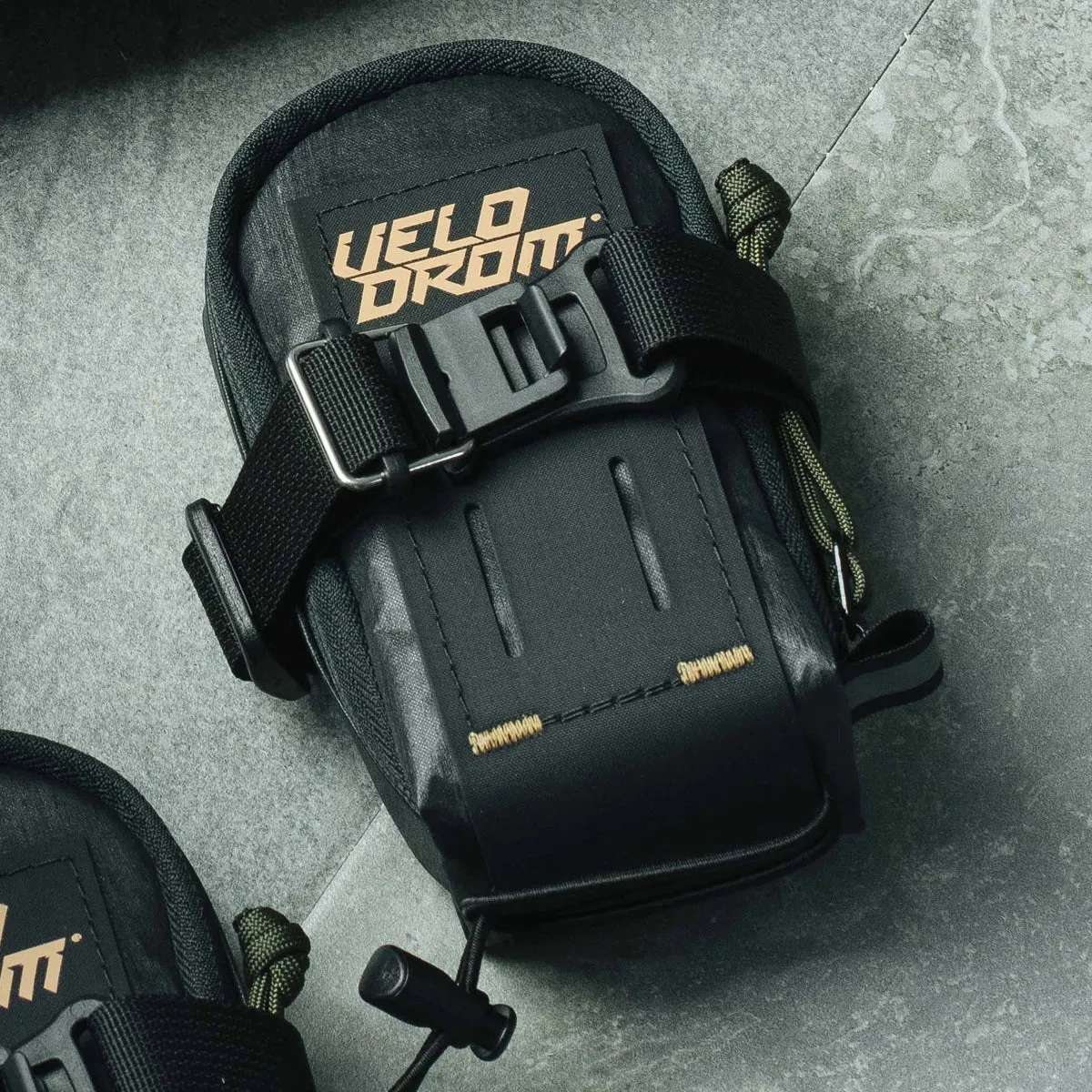 VELODROM RaceDay by Cordel Saddle Bag - Heavy Graphic Black/Sand